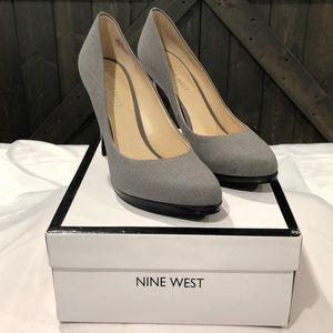 Grey material pumps